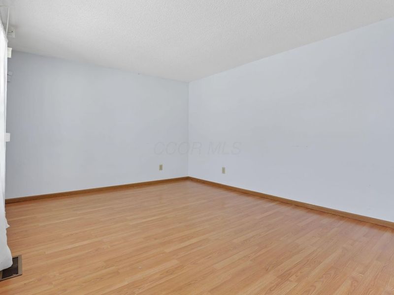 1593 Raspberry Run Drive, Columbus, OH 43204 Photo 3