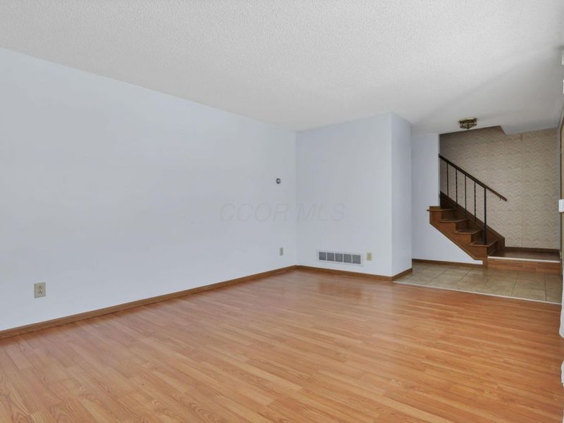 1593 Raspberry Run Drive, Columbus, OH 43204 Photo 5