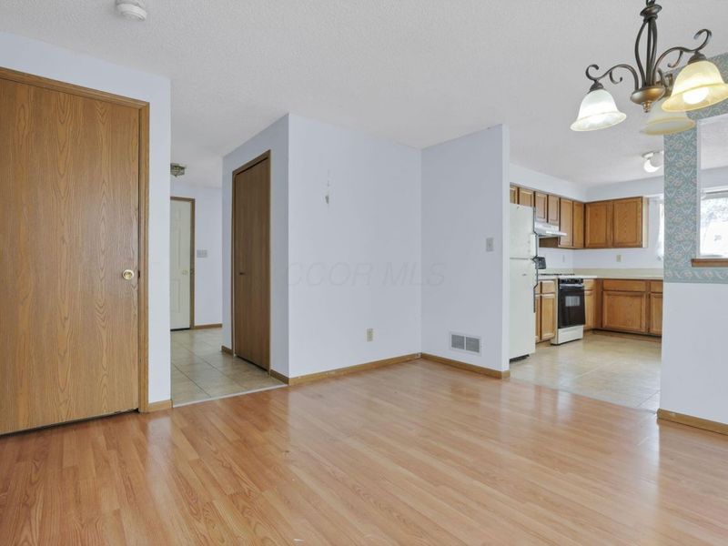 1593 Raspberry Run Drive, Columbus, OH 43204 Photo 6