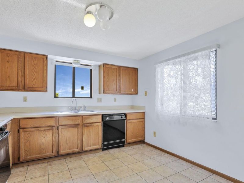 1593 Raspberry Run Drive, Columbus, OH 43204 Photo 7