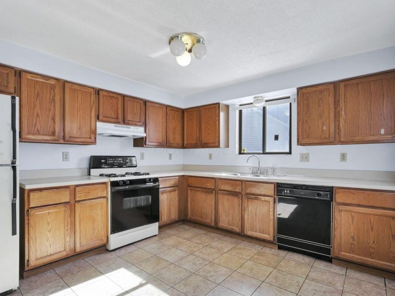 1593 Raspberry Run Drive, Columbus, OH 43204 Photo 8