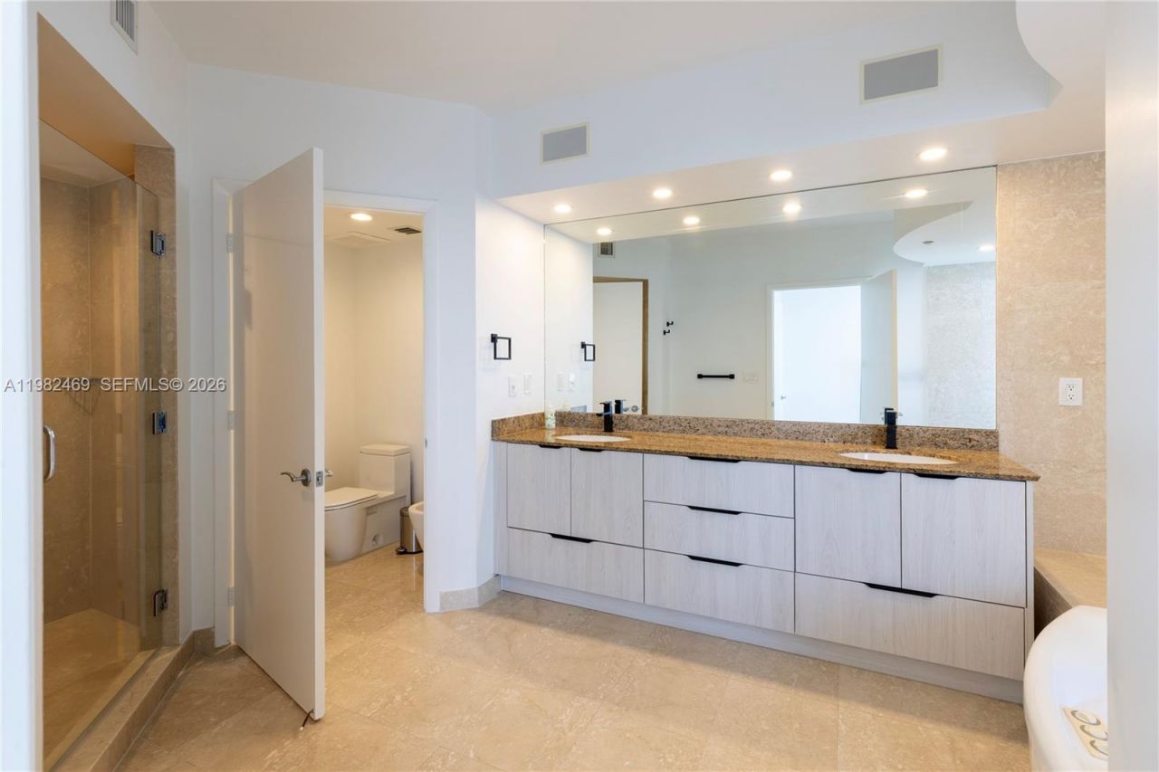 400 Alton Rd, Unit 1102, Miami Beach, FL 33139 Photo