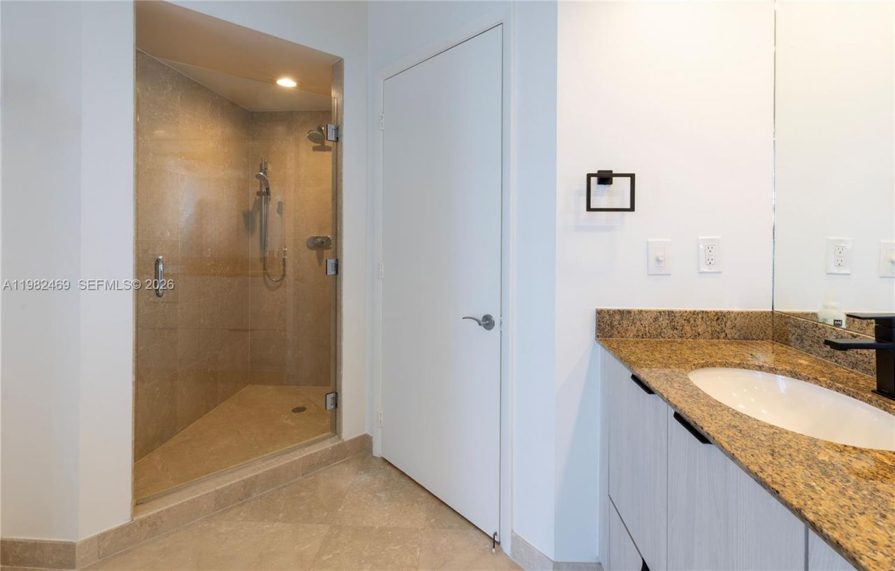 400 Alton Rd, Unit 1102, Miami Beach, FL 33139 Photo