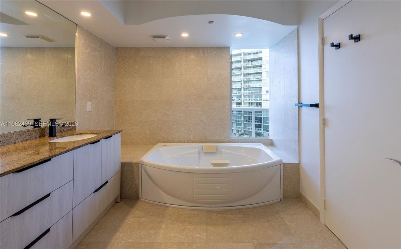 400 Alton Rd, Unit 1102, Miami Beach, FL 33139 Photo