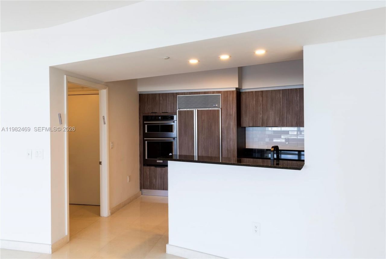 400 Alton Rd, Unit 1102, Miami Beach, FL 33139 Photo