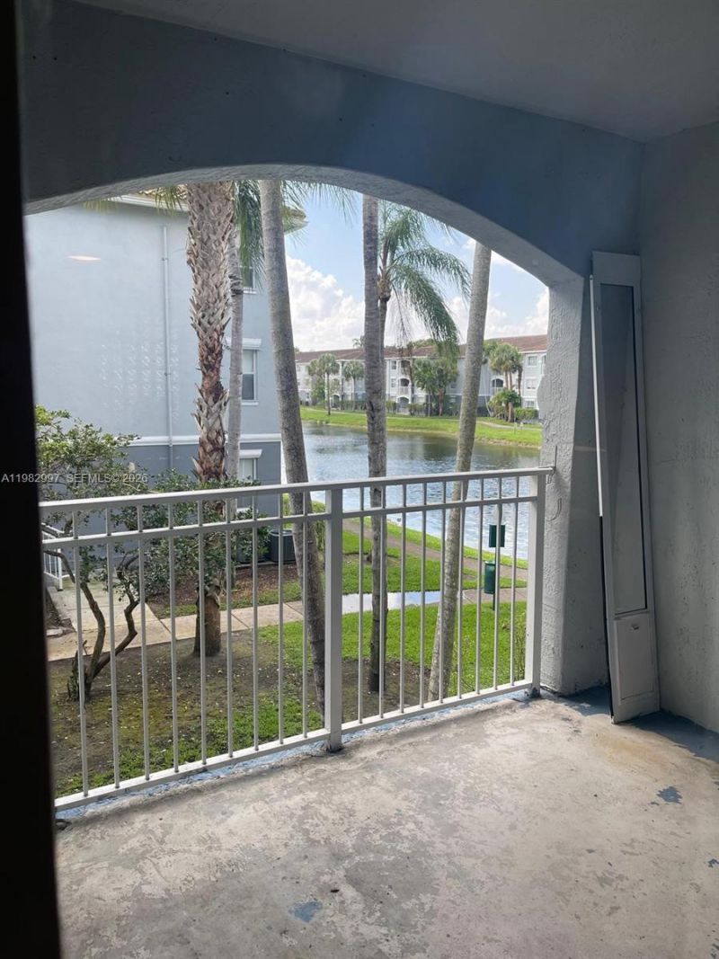 150 NW 96th Ave, Unit 9-203, Pembroke Pines, FL 33024 Photo