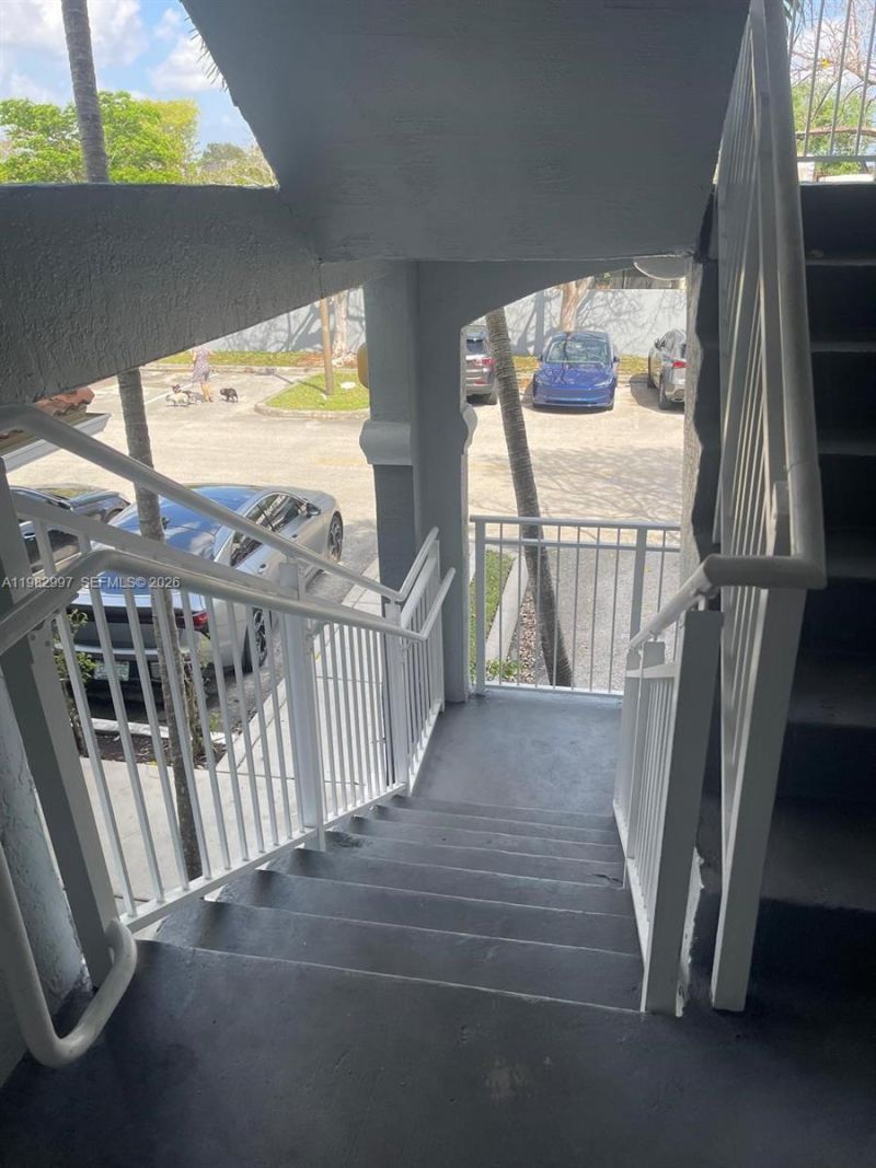 150 NW 96th Ave, Unit 9-203, Pembroke Pines, FL 33024 Photo