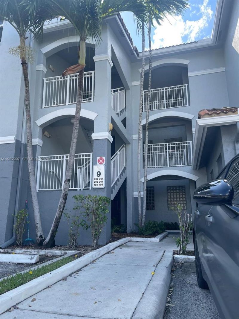 150 NW 96th Ave, Unit 9-203, Pembroke Pines, FL 33024 Photo