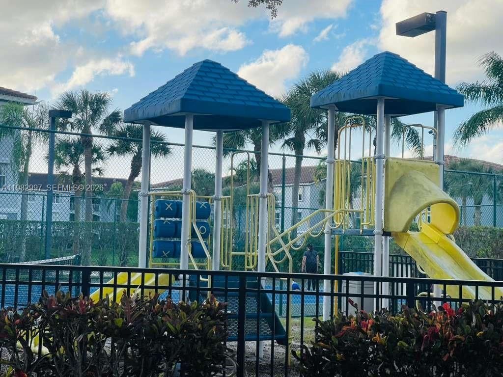 150 NW 96th Ave, Unit 9-203, Pembroke Pines, FL 33024 Photo
