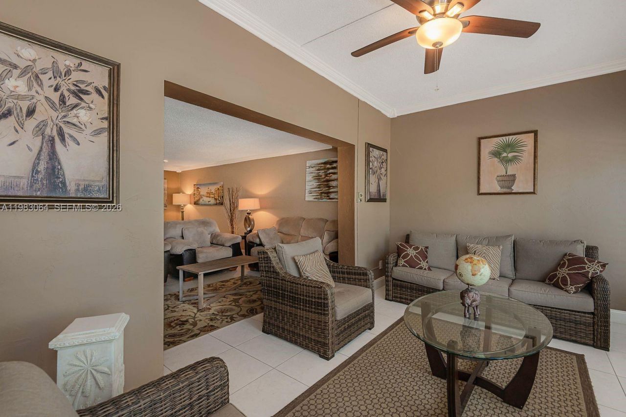 4270 NW 40th St , Unit 201, Lauderdale Lakes, FL 33319 Photo