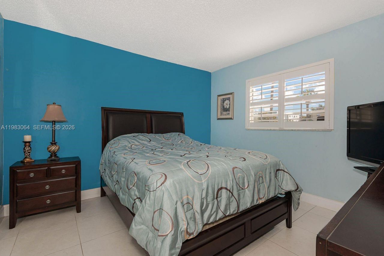 4270 NW 40th St , Unit 201, Lauderdale Lakes, FL 33319 Photo
