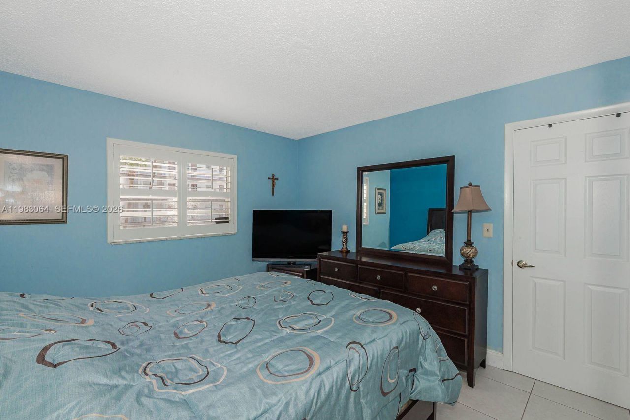 4270 NW 40th St , Unit 201, Lauderdale Lakes, FL 33319 Photo