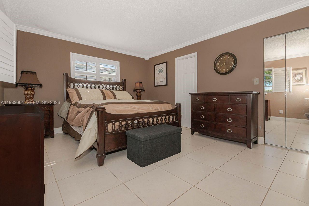 4270 NW 40th St , Unit 201, Lauderdale Lakes, FL 33319 Photo