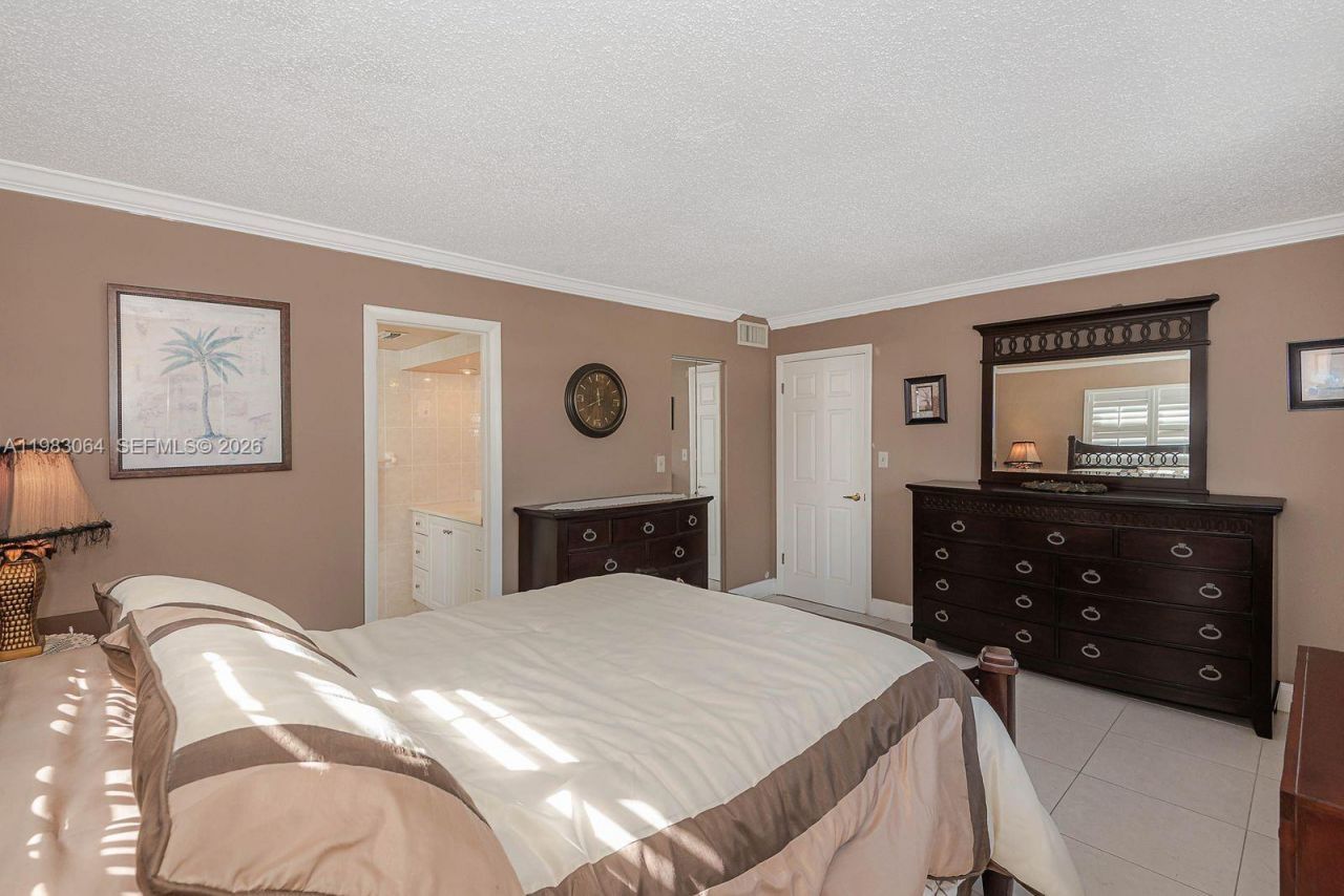 4270 NW 40th St , Unit 201, Lauderdale Lakes, FL 33319 Photo