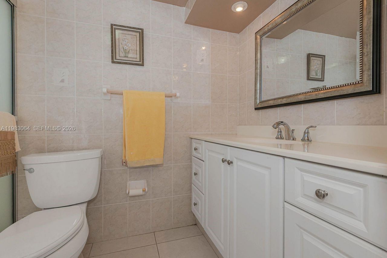 4270 NW 40th St , Unit 201, Lauderdale Lakes, FL 33319 Photo