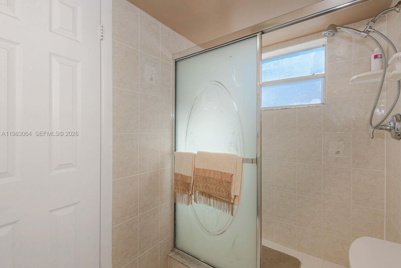 4270 NW 40th St , Unit 201, Lauderdale Lakes, FL 33319 Photo