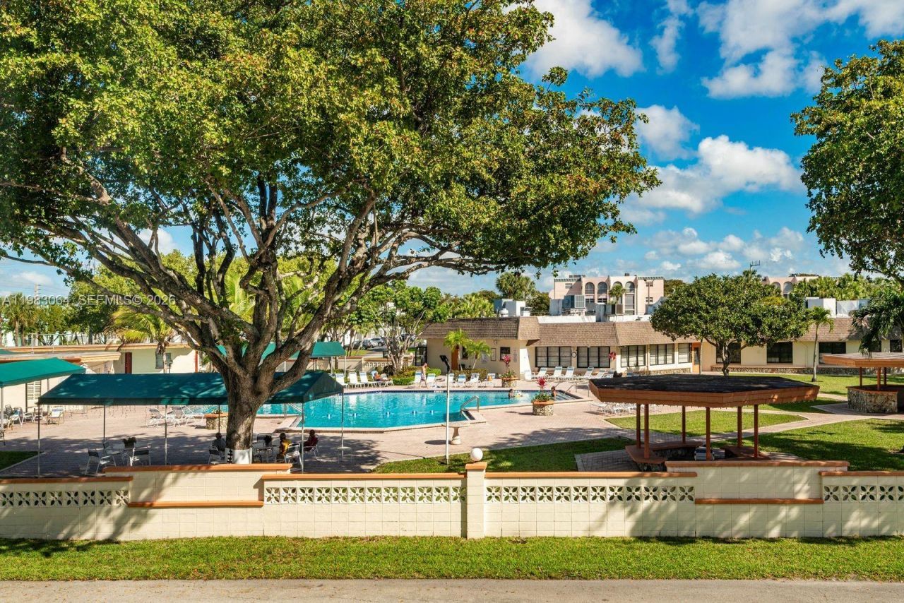 4270 NW 40th St , Unit 201, Lauderdale Lakes, FL 33319 Photo