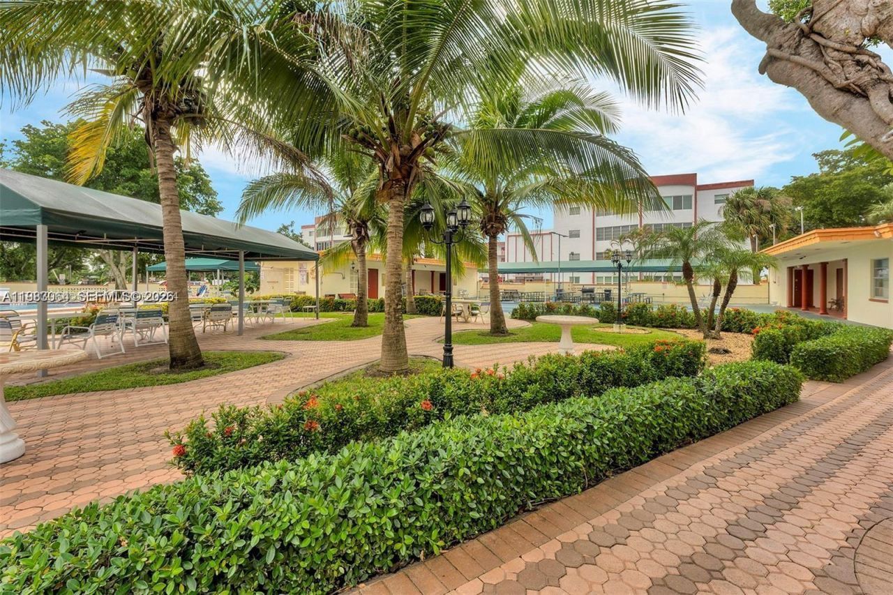 4270 NW 40th St , Unit 201, Lauderdale Lakes, FL 33319 Photo