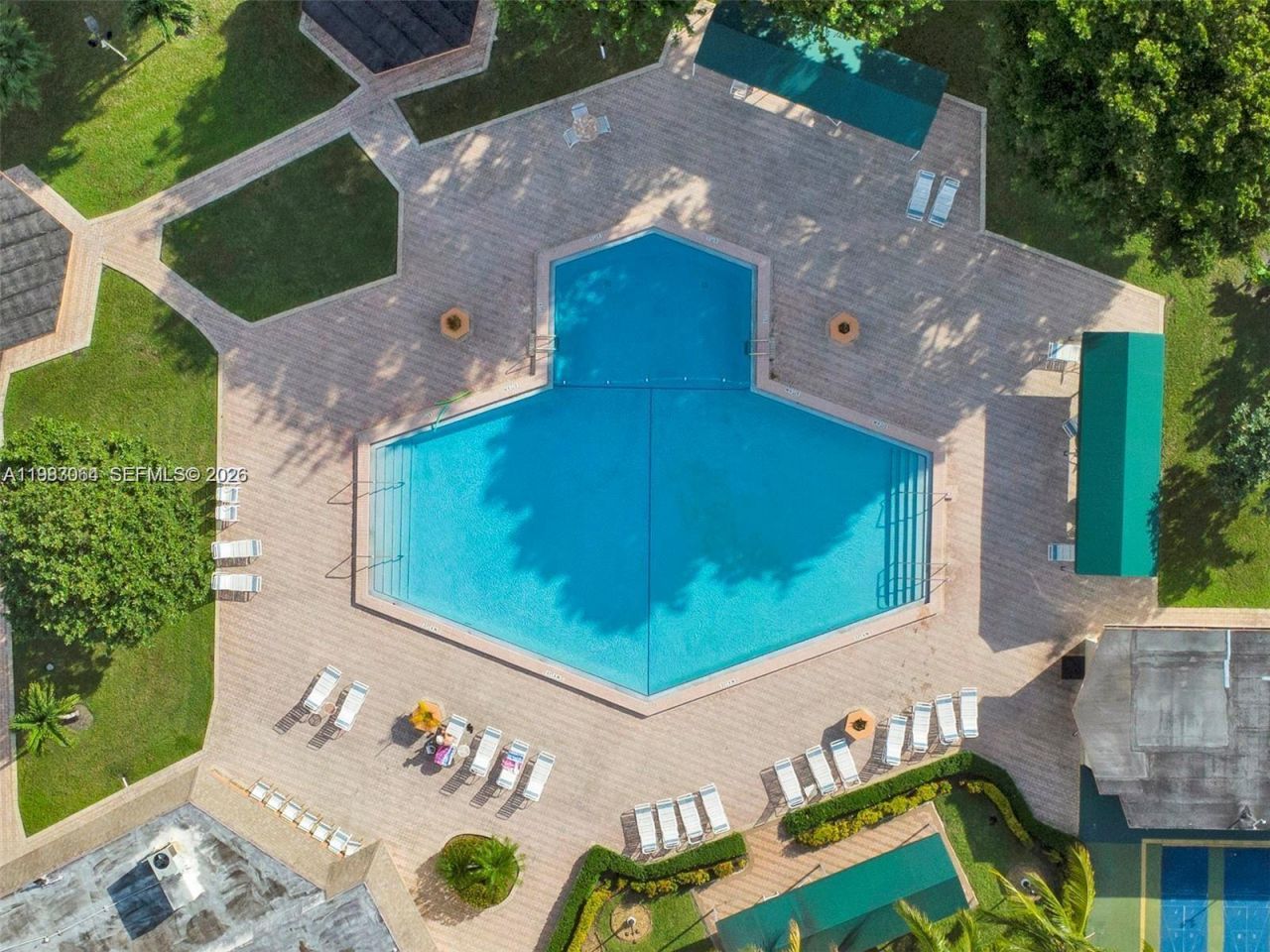 4270 NW 40th St , Unit 201, Lauderdale Lakes, FL 33319 Photo