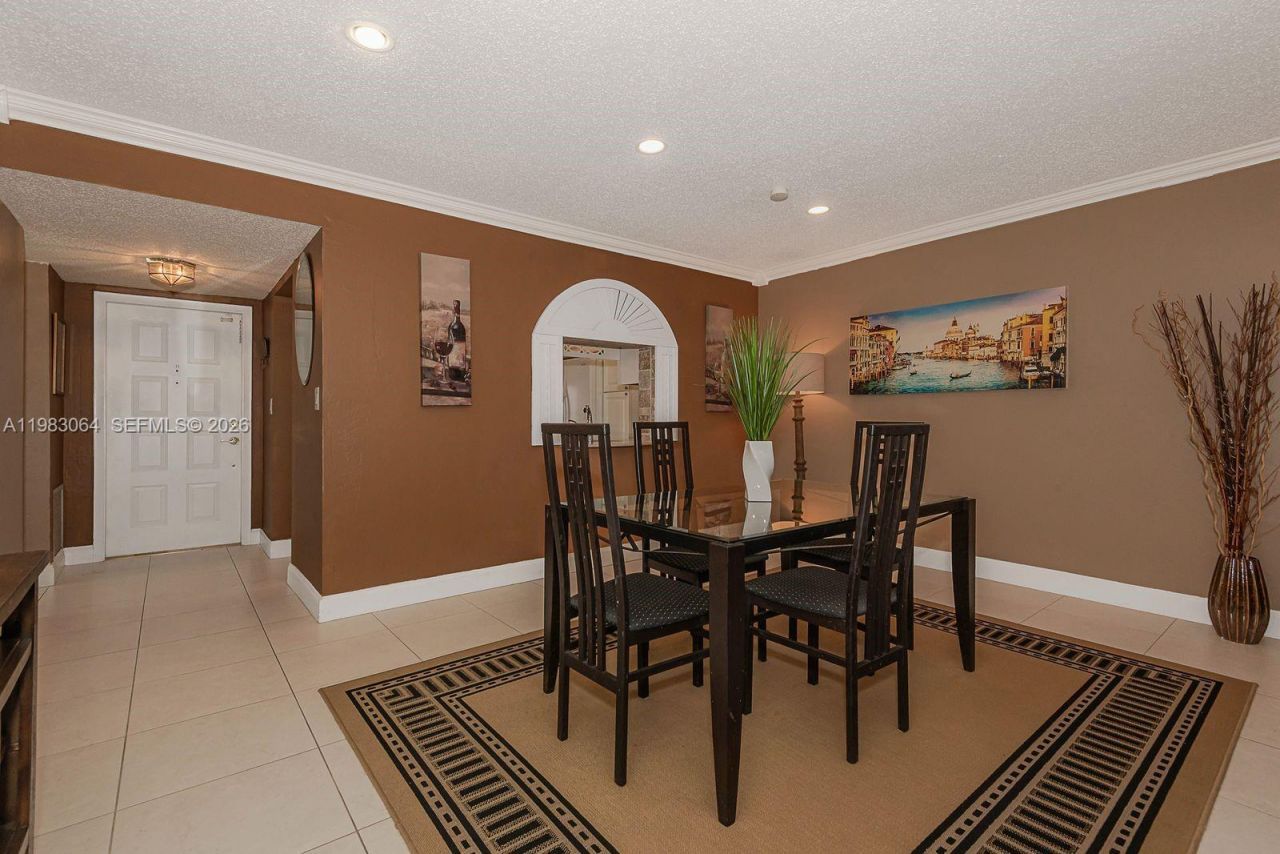 4270 NW 40th St , Unit 201, Lauderdale Lakes, FL 33319 Photo