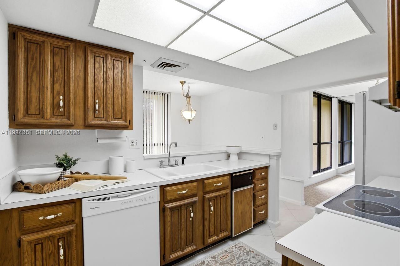 5188 Woodland Lakes Dr , Unit 337, Palm Beach Gardens, FL 33418 Photo