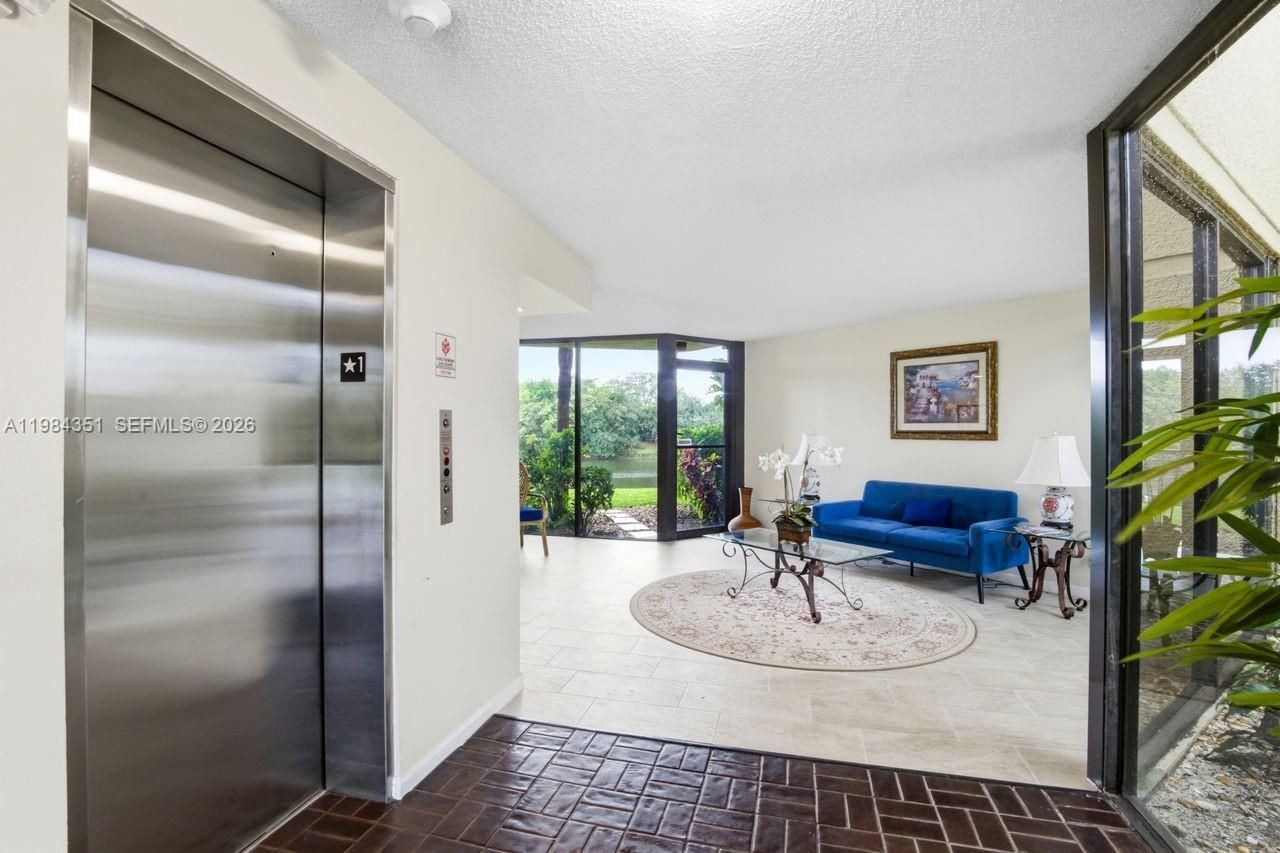 5188 Woodland Lakes Dr , Unit 337, Palm Beach Gardens, FL 33418 Photo