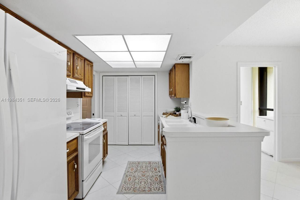 5188 Woodland Lakes Dr , Unit 337, Palm Beach Gardens, FL 33418 Photo