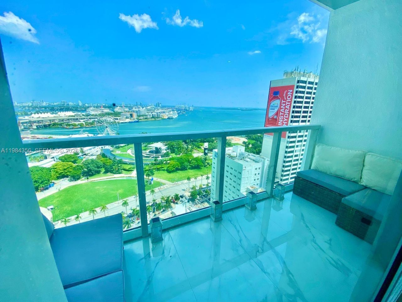 253 NE 2nd St, Unit 2703, Miami, FL 33132 Main Photo