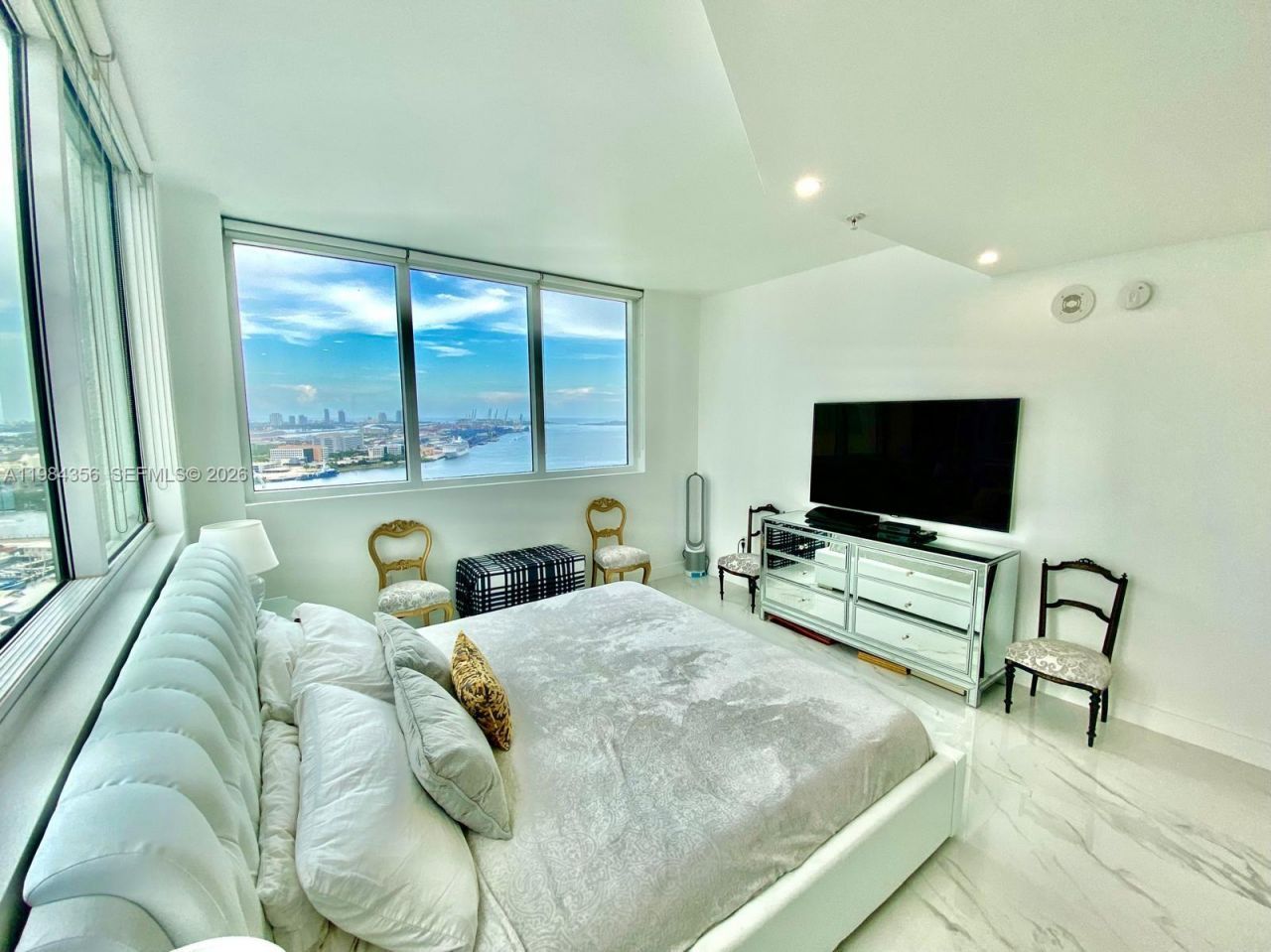 253 NE 2nd St, Unit 2703, Miami, FL 33132 Photo