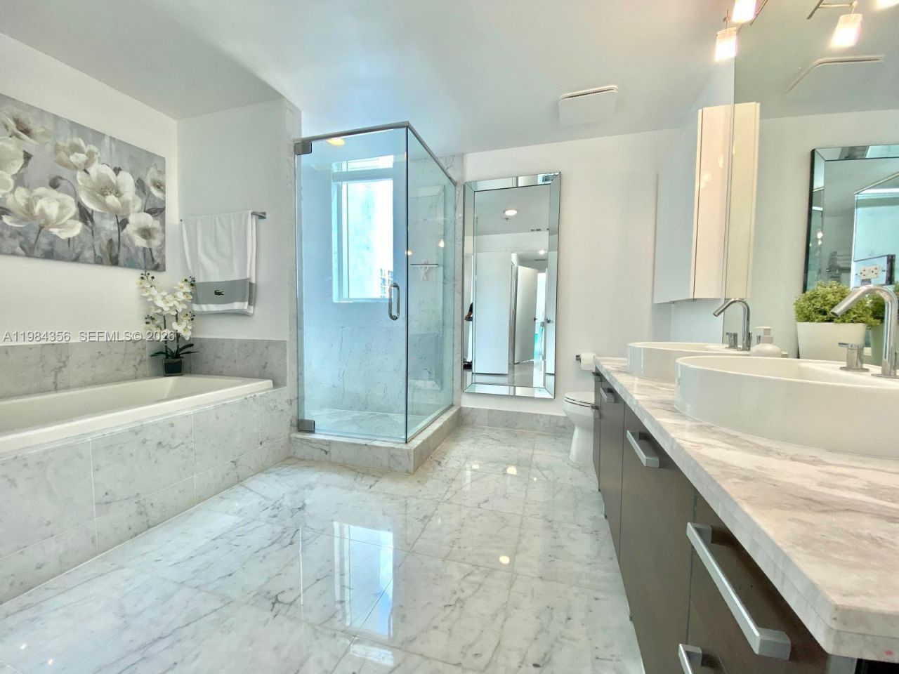 253 NE 2nd St, Unit 2703, Miami, FL 33132 Photo