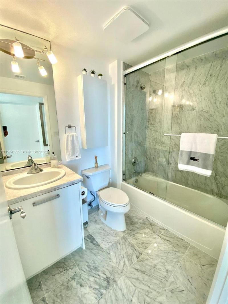 253 NE 2nd St, Unit 2703, Miami, FL 33132 Photo