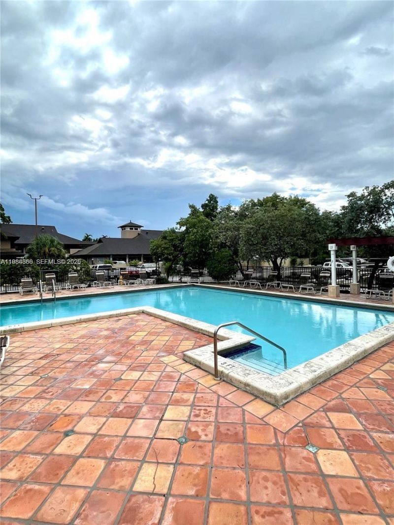 10431 N Kendall Dr, Unit D314, Miami, FL 33176 Photo