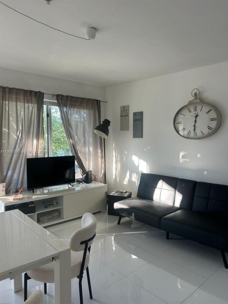 801 15th St, Unit 202, Miami Beach, FL 33139 Photo