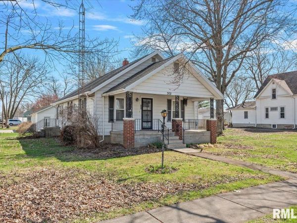 302 S PINE Street, Stonington, IL 62567