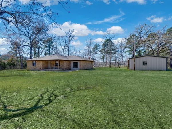 5730 E FM 323 , Palestine, TX 75801