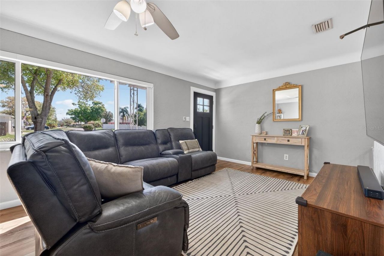 6410 14th Street N, Saint Petersburg, FL 33702 Photo