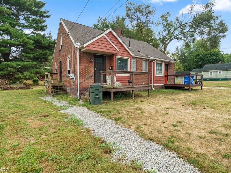 442 Fenton Avenue NE, Canton, OH 44704 Photo 4