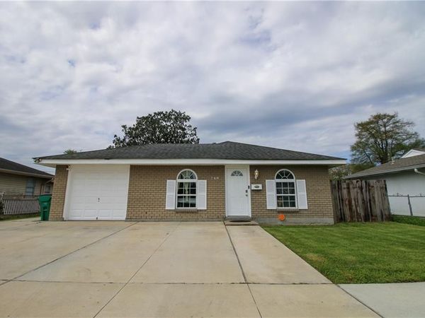 748 OAKWOOD Drive , Gretna, LA 70056