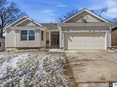 6433 Thunderbird Circle, Lincoln, NE 68512