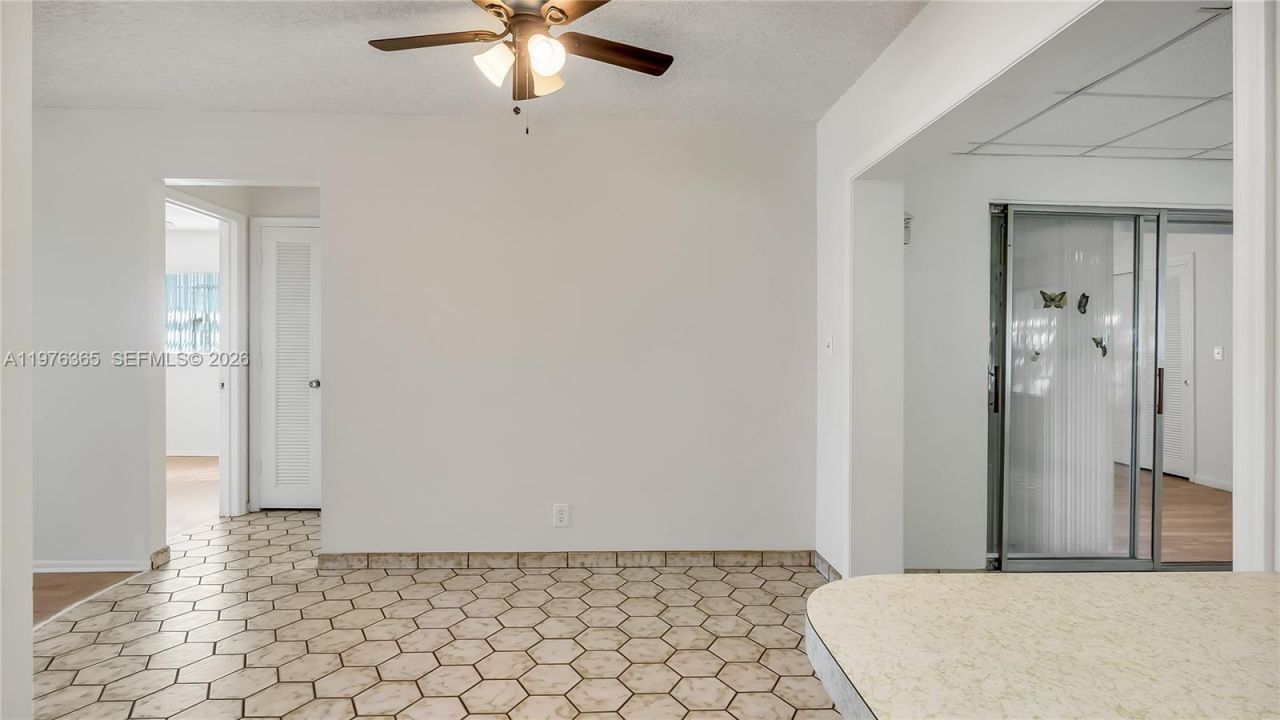 5102 NW 53rd St, Unit 5102, Tamarac, FL 33319 Photo