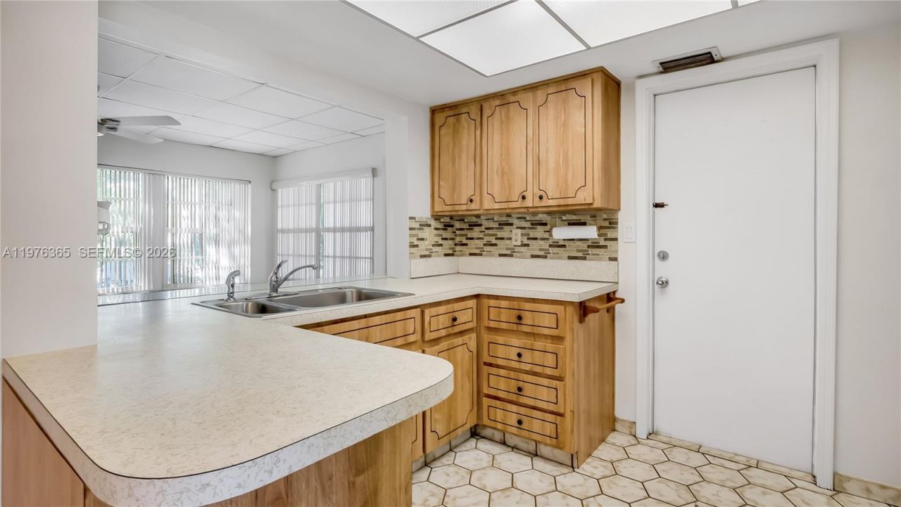 5102 NW 53rd St, Unit 5102, Tamarac, FL 33319 Photo