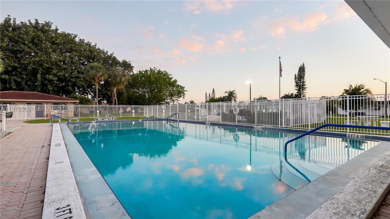 5102 NW 53rd St, Unit 5102, Tamarac, FL 33319 Photo