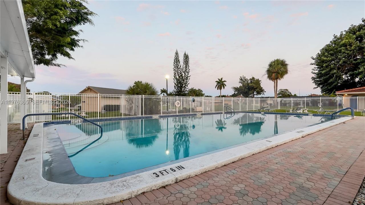 5102 NW 53rd St, Unit 5102, Tamarac, FL 33319 Photo