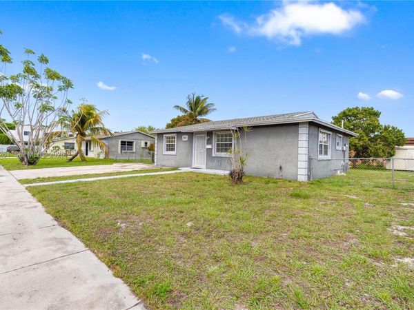 3361 NW 189th St , Miami Gardens, FL 33056