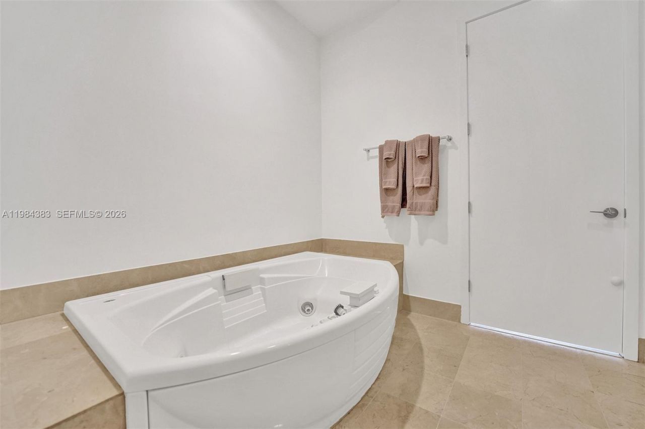 18101 Collins Ave, Unit PH206, Sunny Isles Beach, FL 33160 Photo