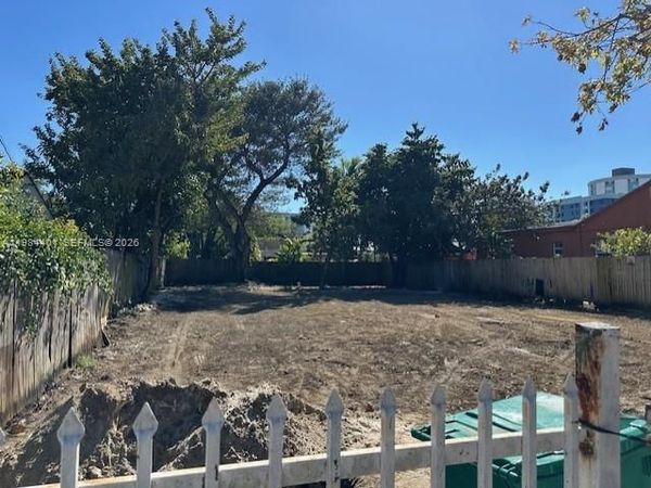 1738 NW 31st St , Miami, FL 33142