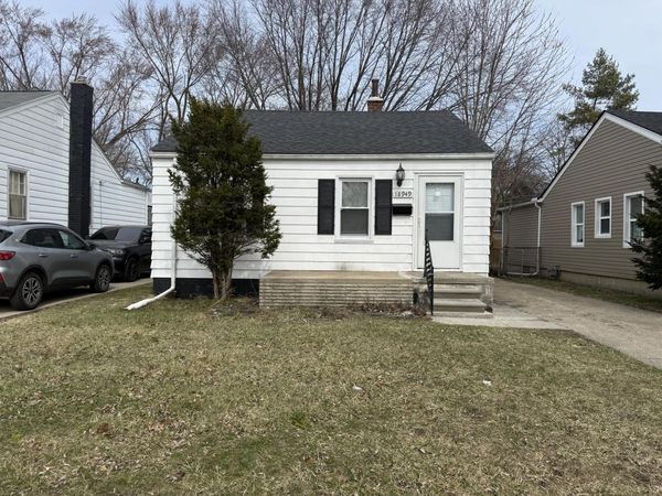 18949 Washtenaw Street, Harper Woods, MI 48225