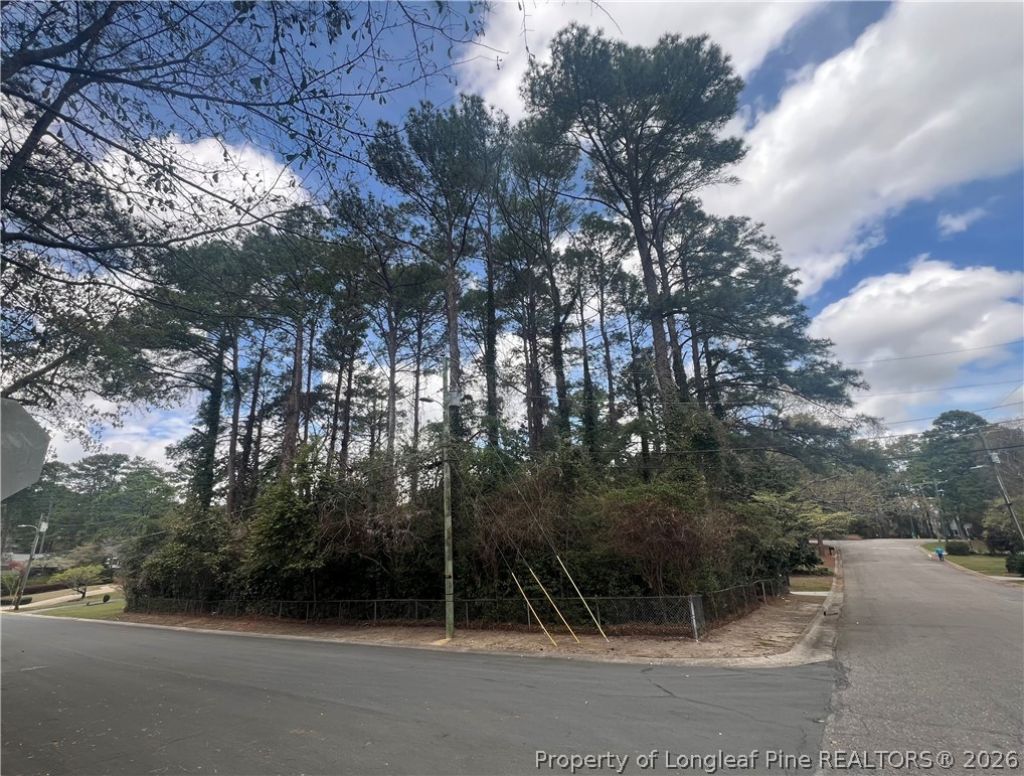 306 Woodcrest Road, Fayetteville, NC 28305 Main Photo