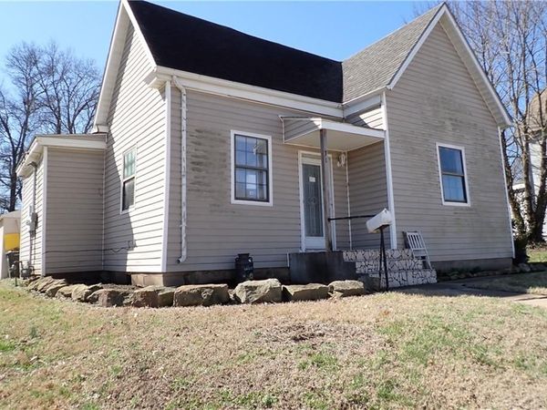 318 E Ohio Street, Clinton, MO 64735