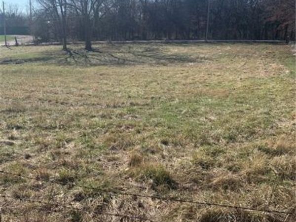 8530 S Trail Ridge Drive, Kansas City, MO 64139